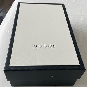 Gucci sho box with silk shoe bags 2